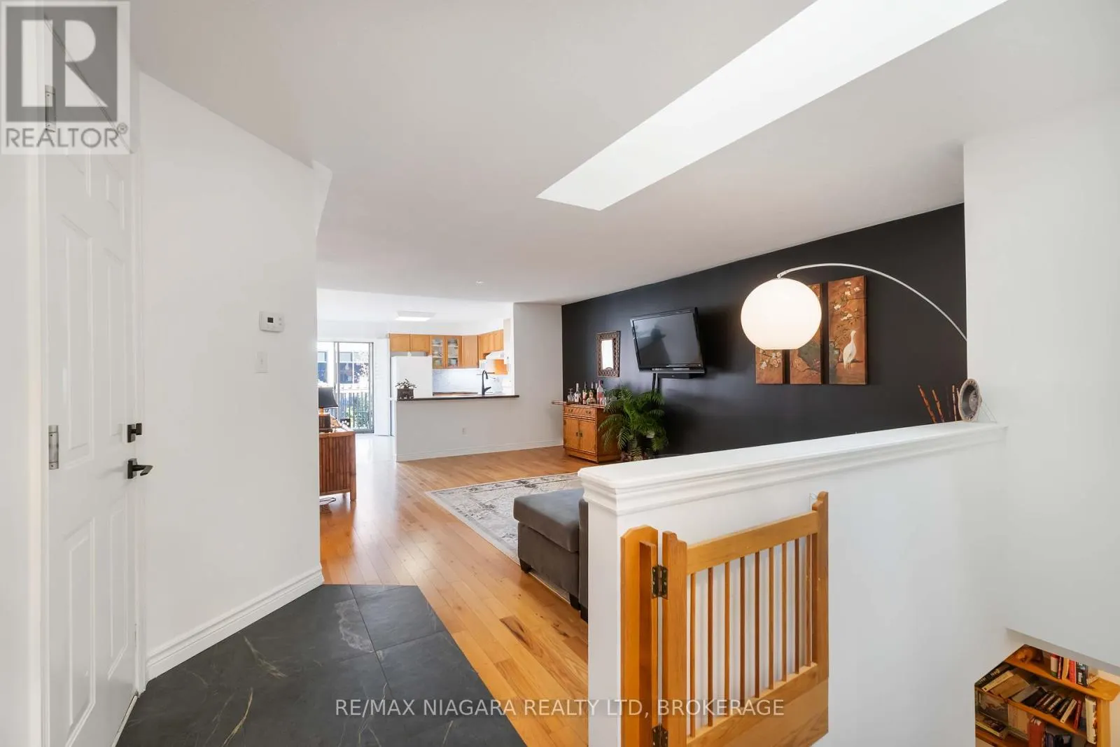 14 - 165 MAIN STREET E, #14