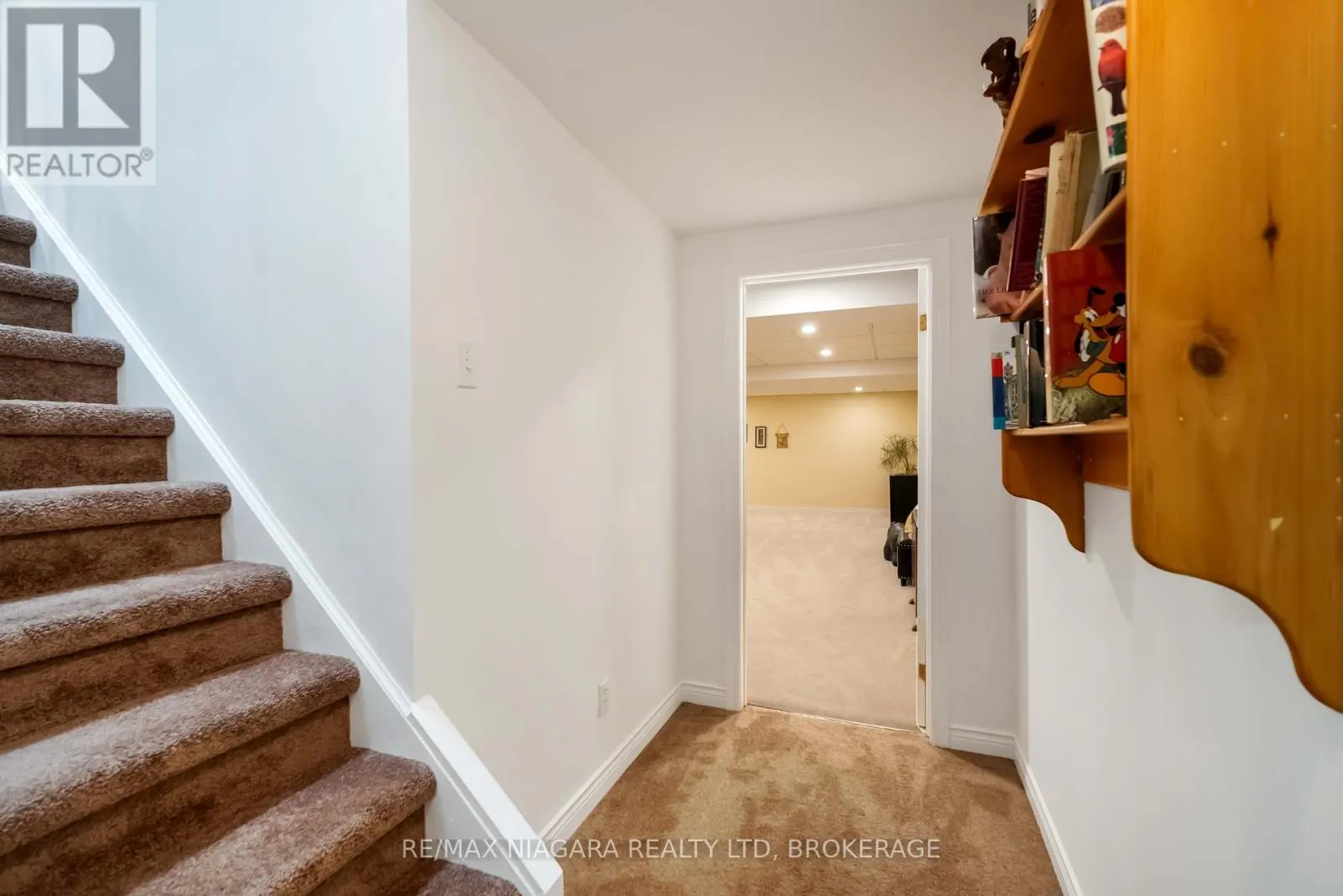 14 - 165 MAIN STREET E, #14
