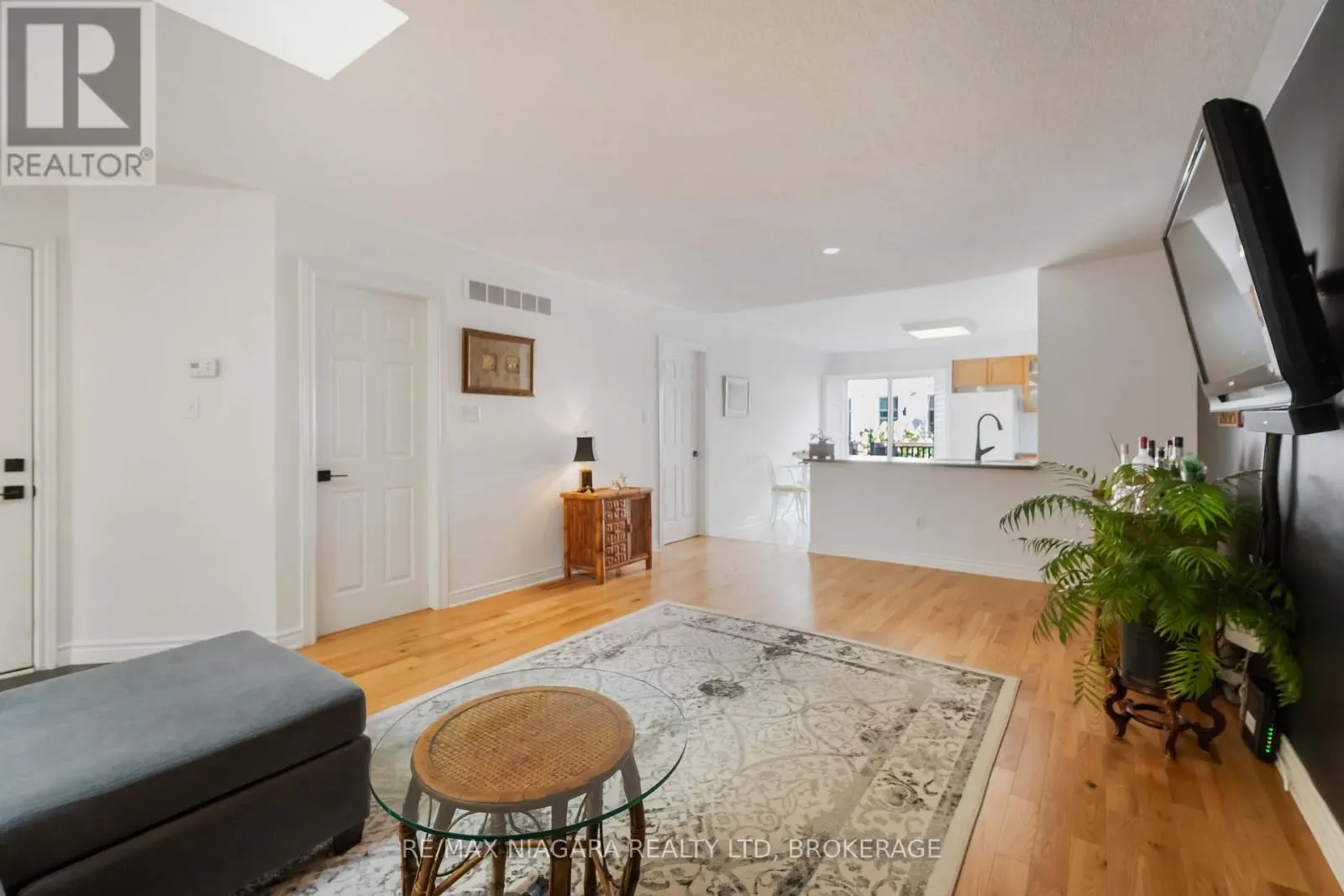 14 - 165 MAIN STREET E, #14