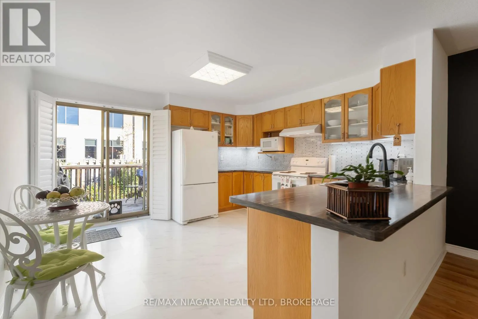 14 - 165 MAIN STREET E, #14