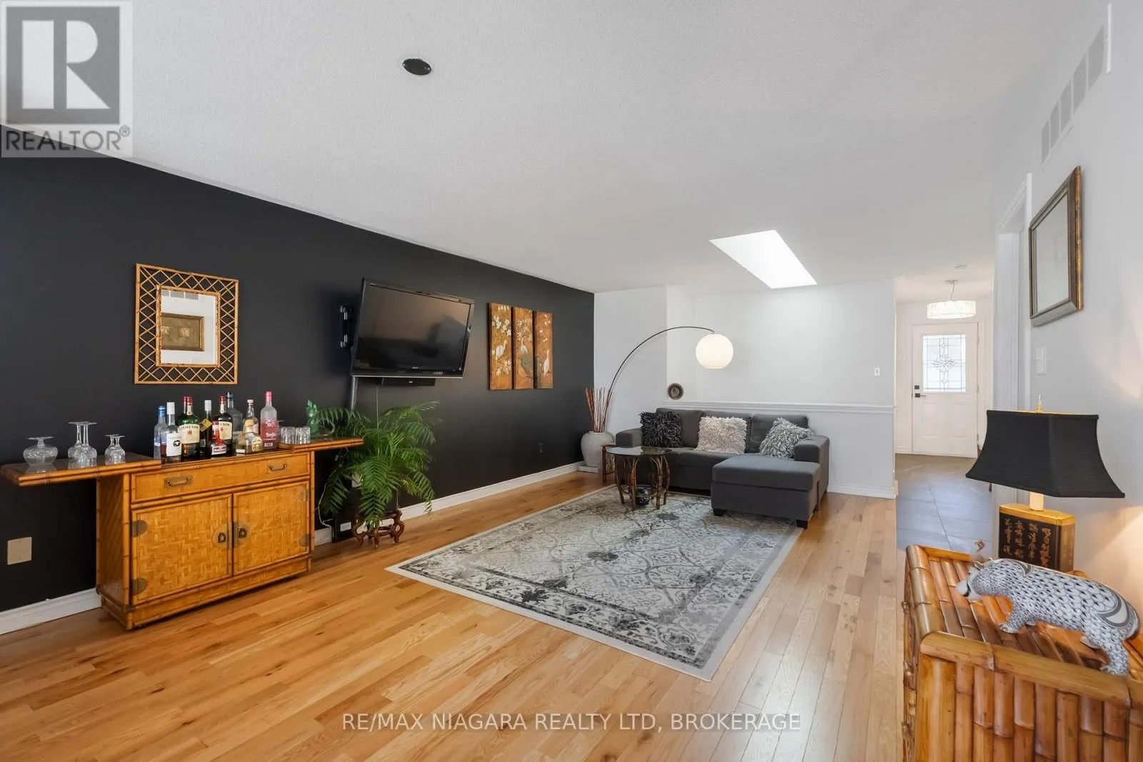 14 - 165 MAIN STREET E, #14