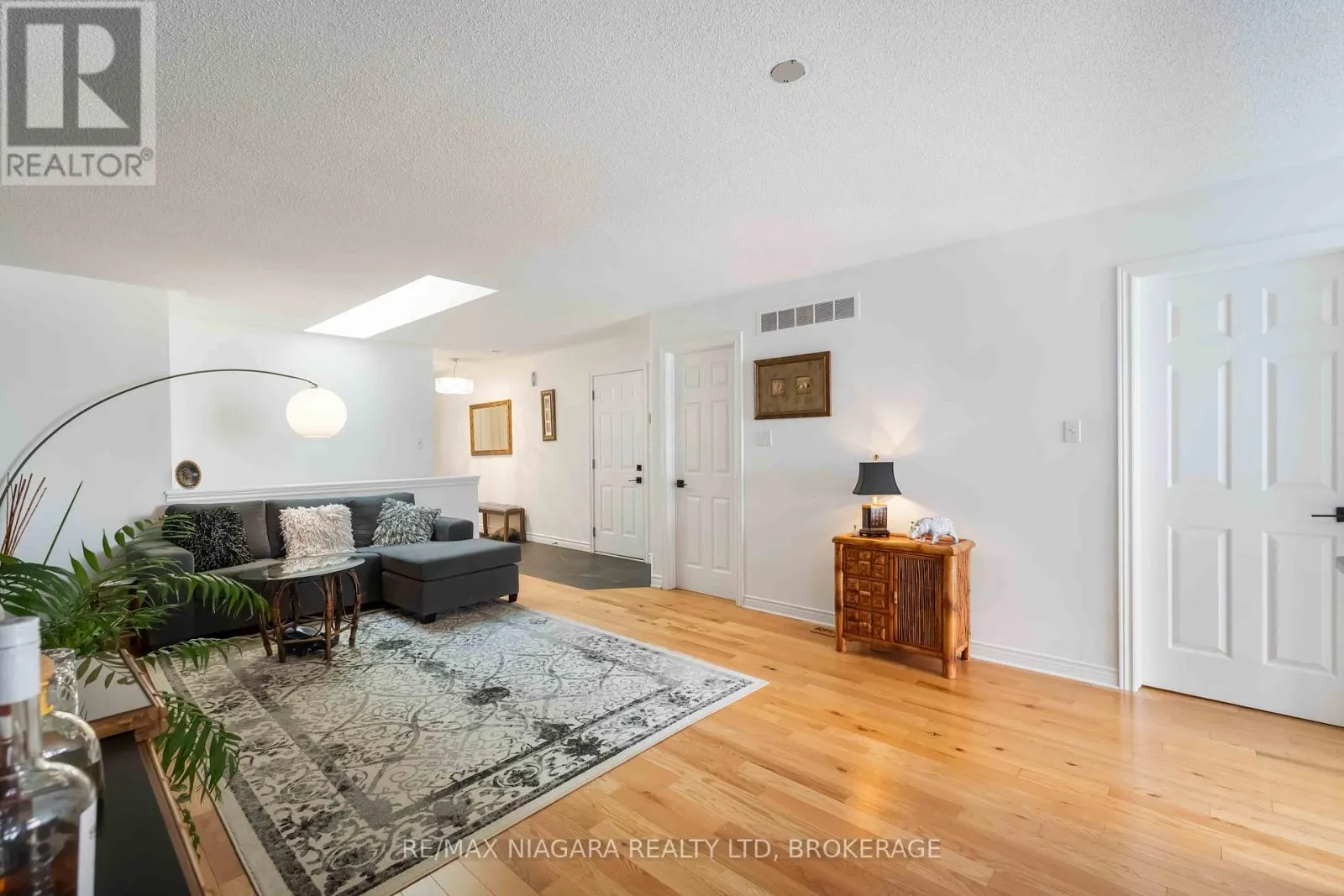 14 - 165 MAIN STREET E, #14