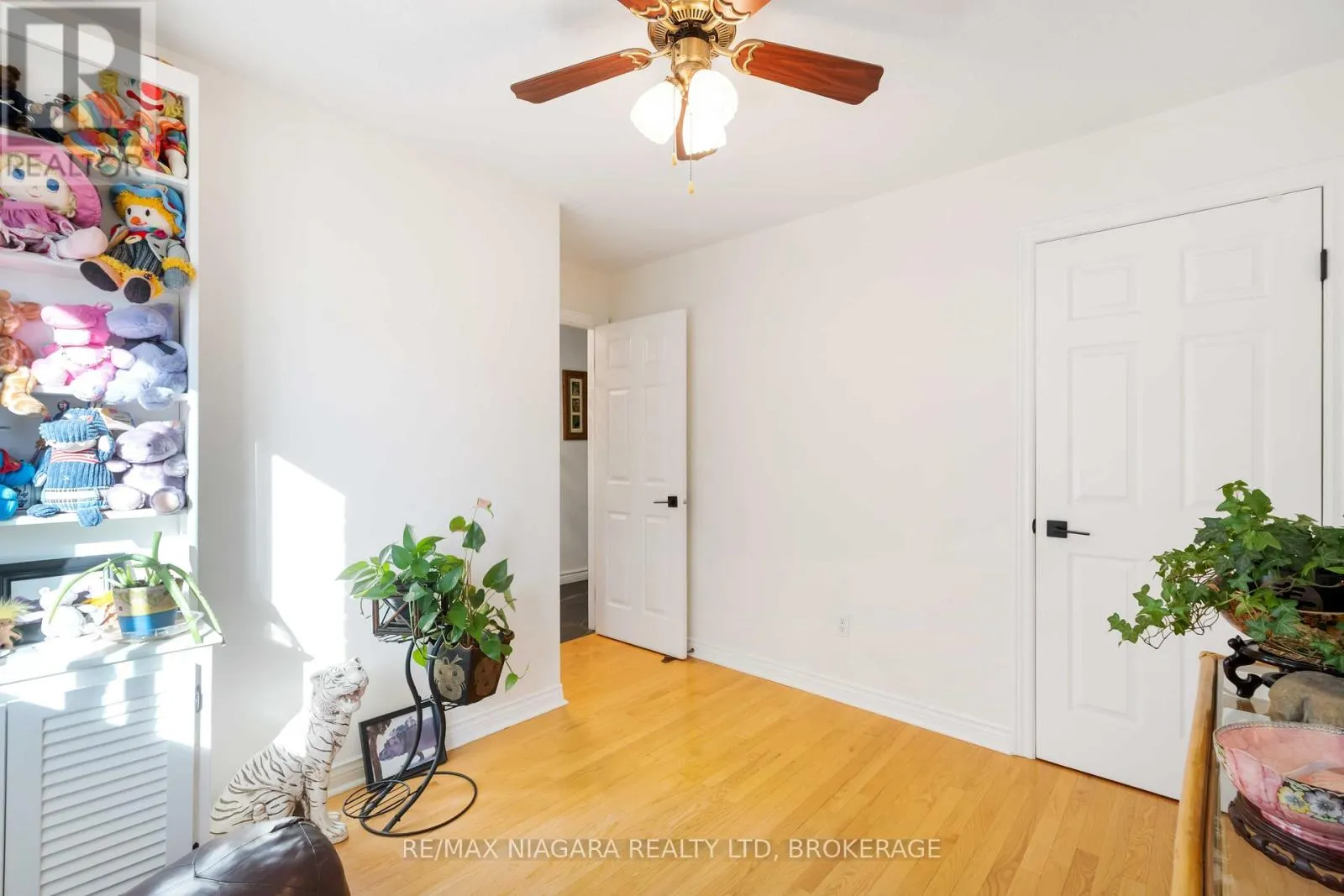 14 - 165 MAIN STREET E, #14