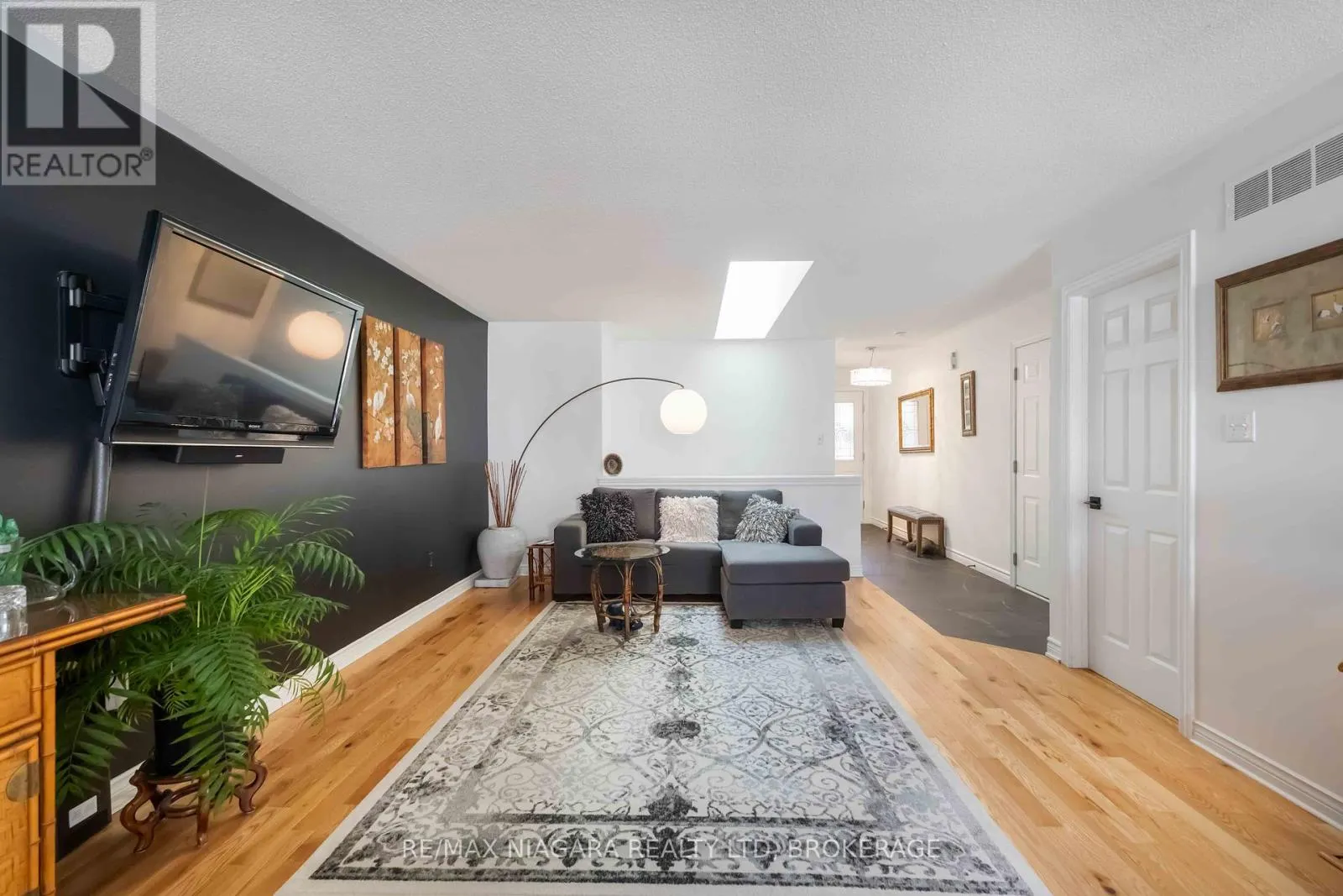 14 - 165 MAIN STREET E, #14