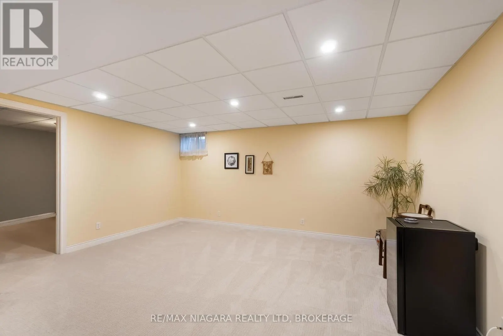 14 - 165 MAIN STREET E, #14