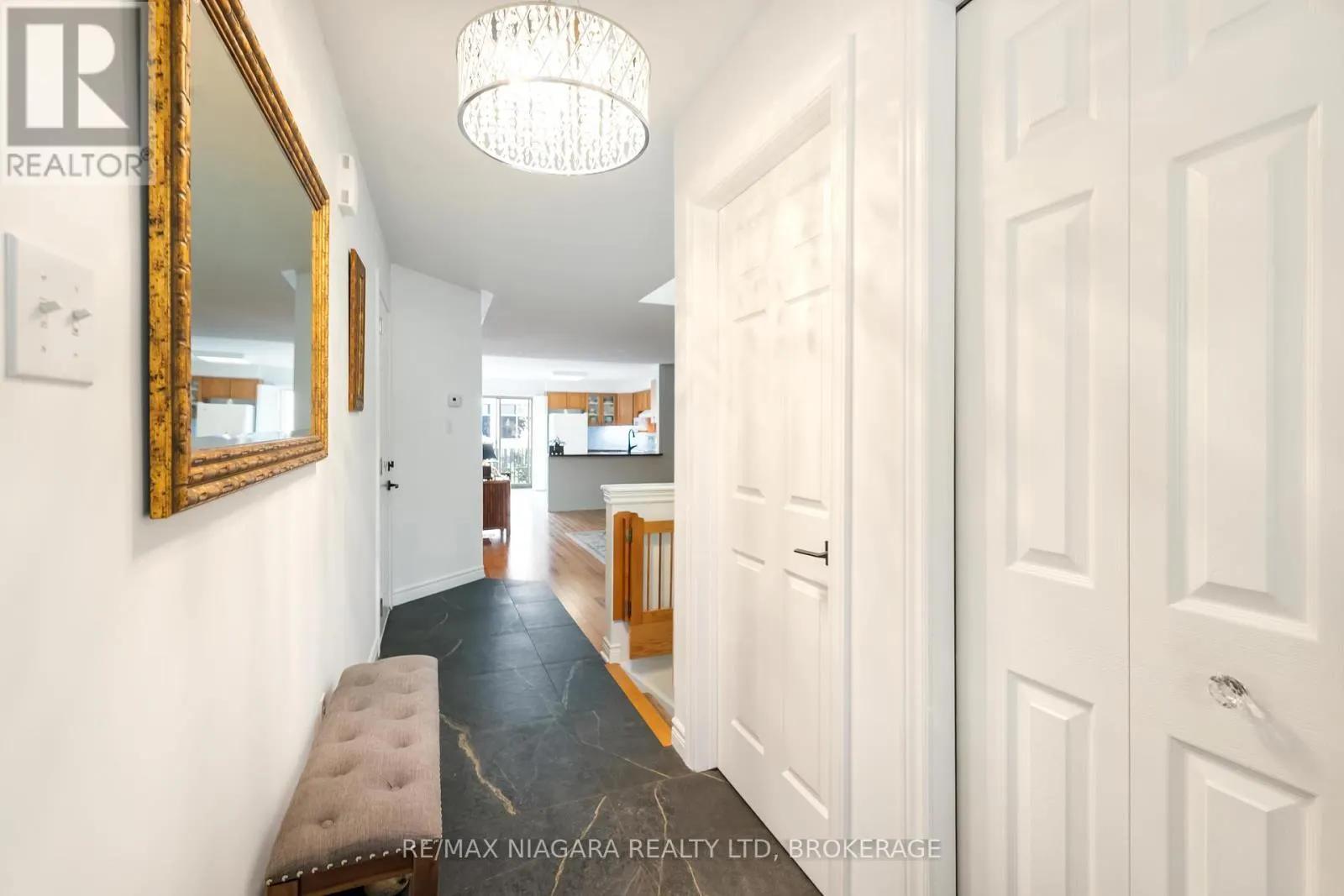 14 - 165 MAIN STREET E, #14