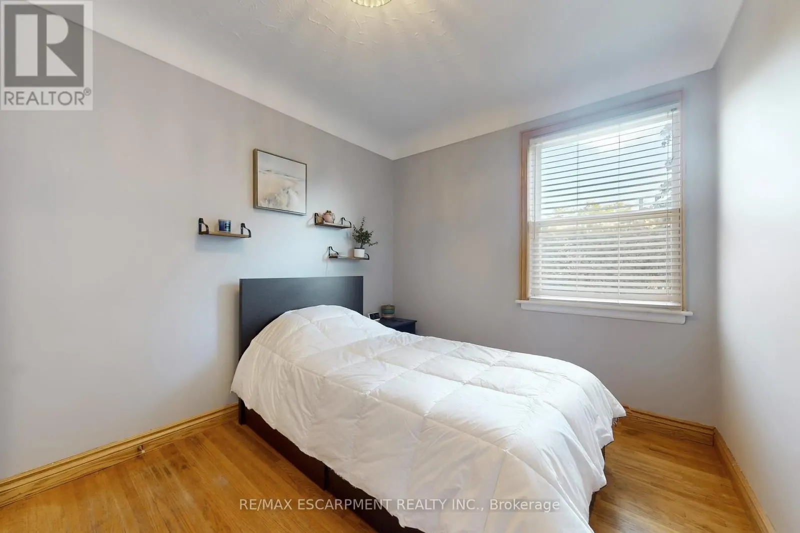 23 SYLVIA CRESCENT