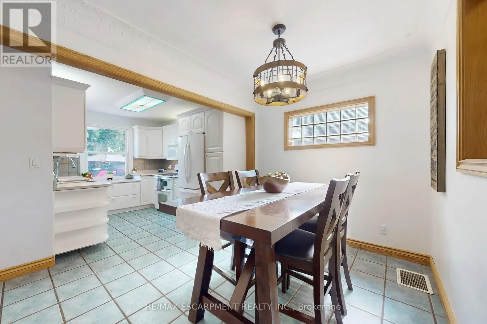 23 SYLVIA CRESCENT