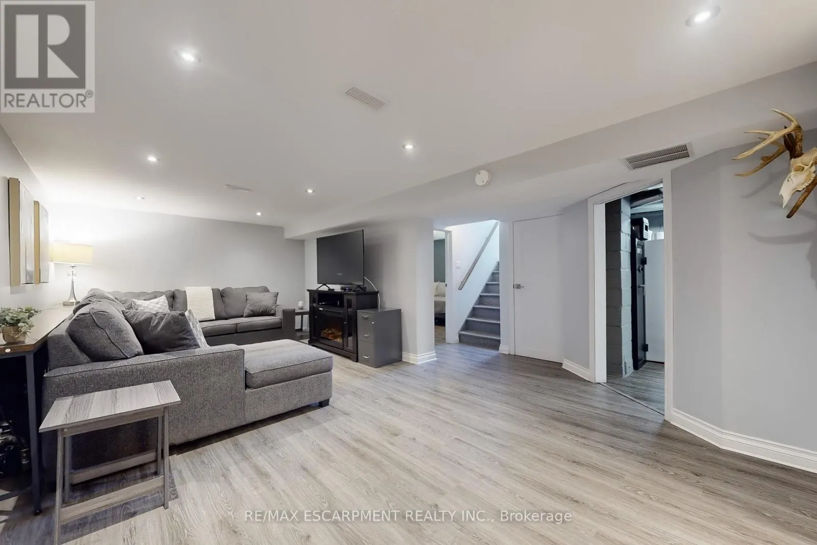 23 SYLVIA CRESCENT