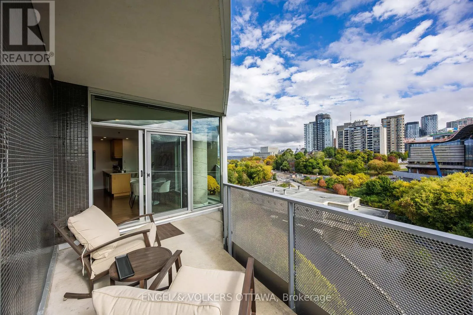802 - 300C LETT STREET