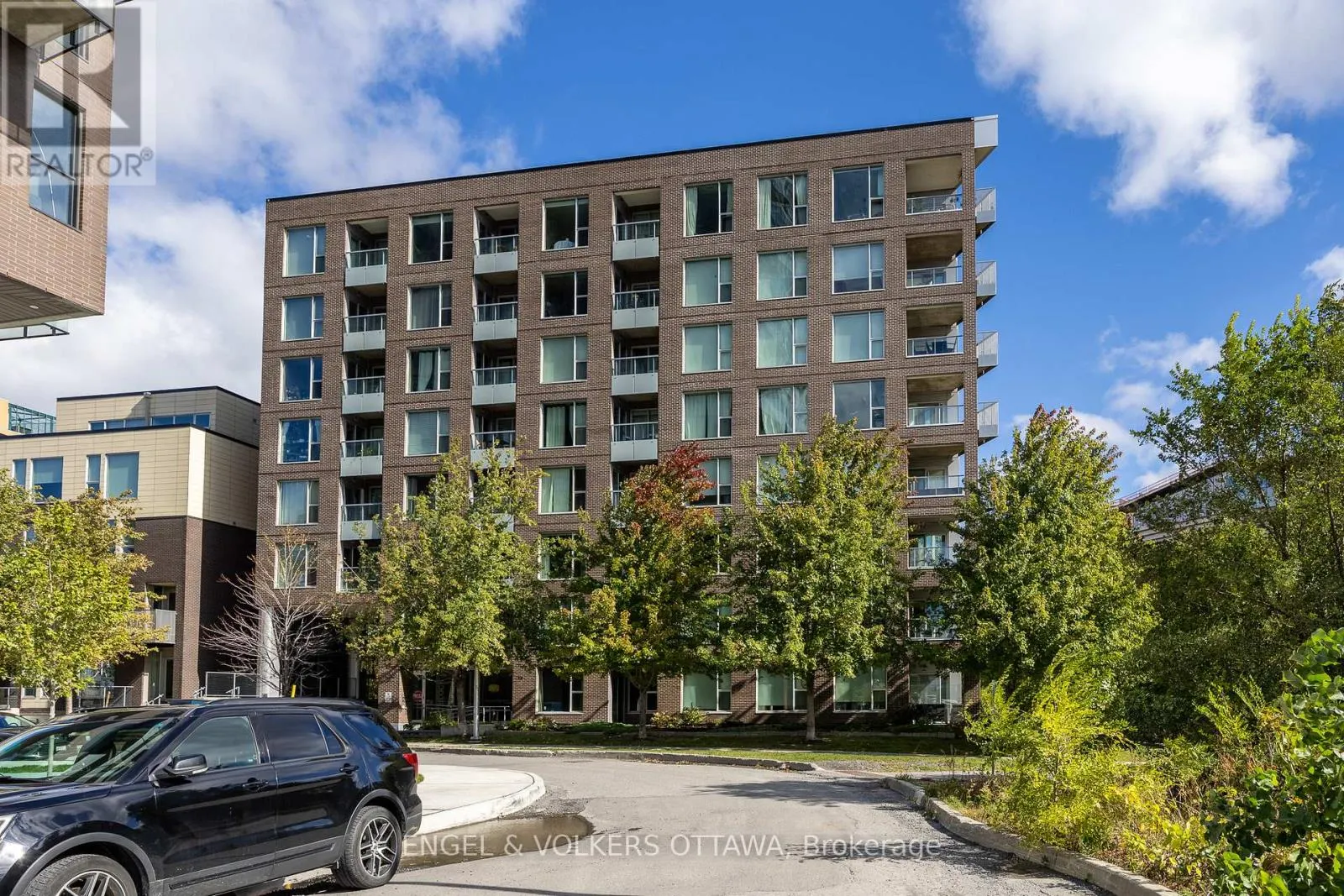 802 - 300C LETT STREET