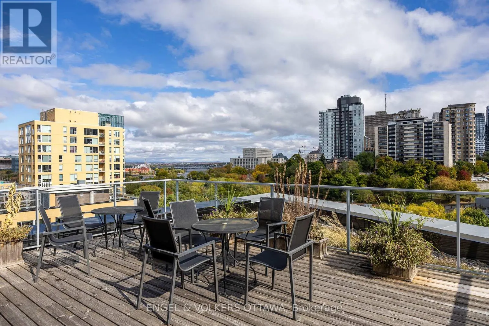 802 - 300C LETT STREET