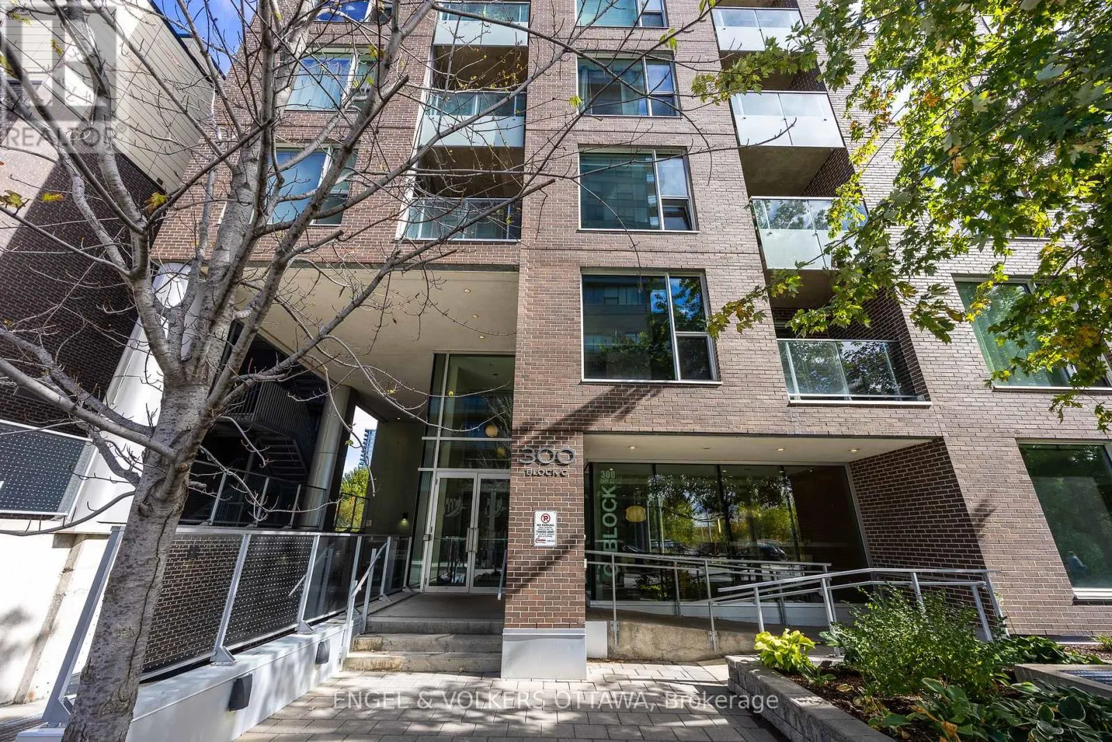 802 - 300C LETT STREET