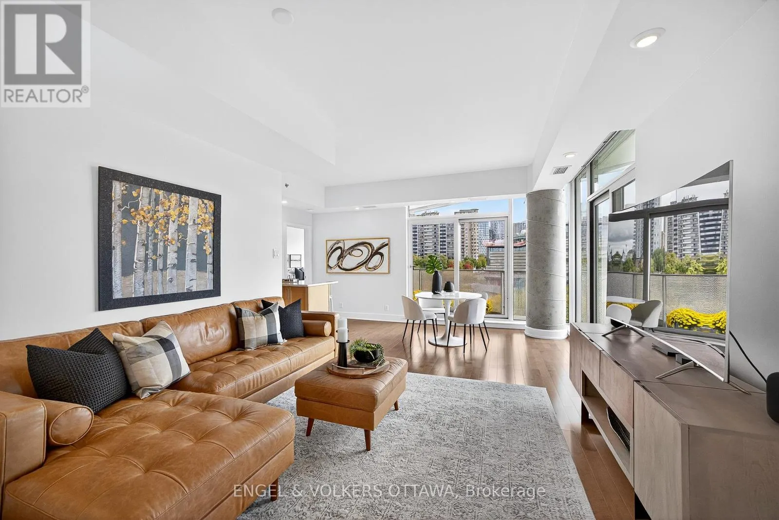 802 - 300C LETT STREET