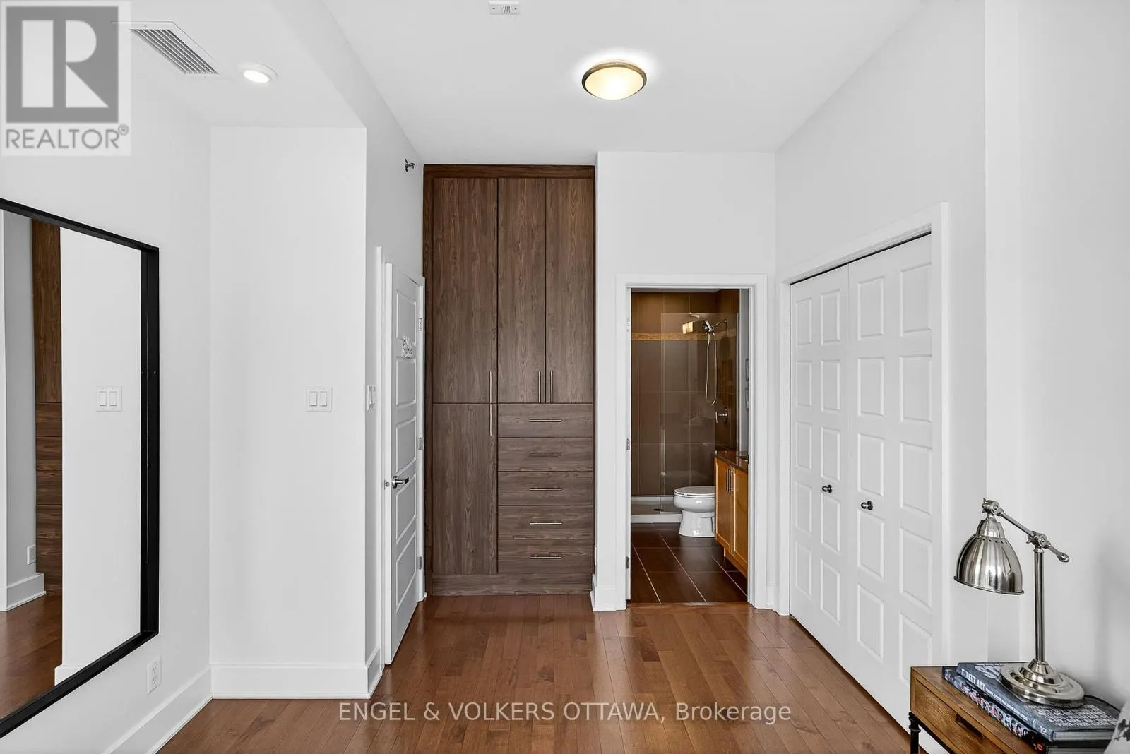 802 - 300C LETT STREET