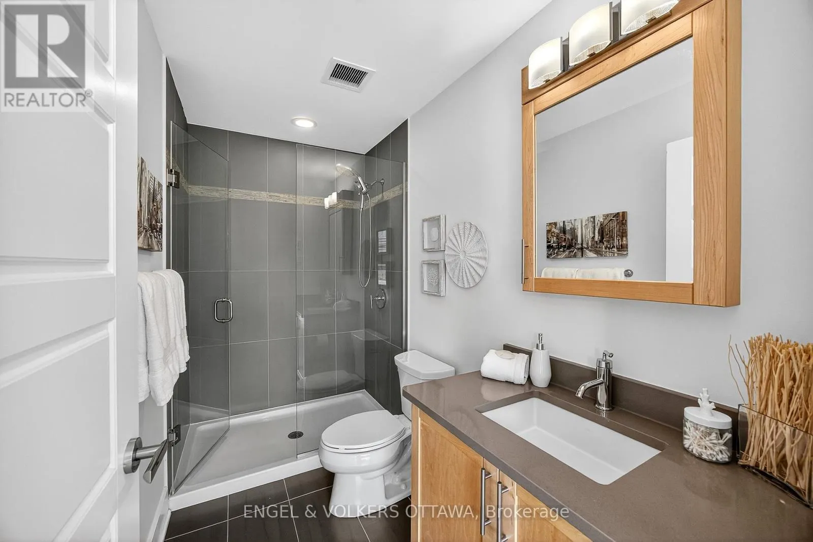802 - 300C LETT STREET