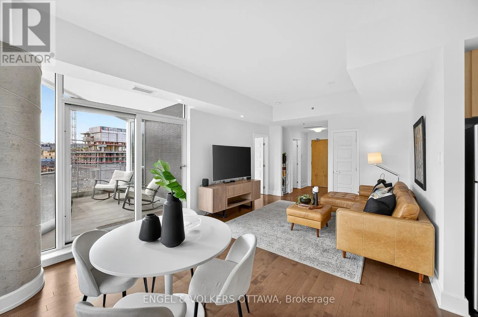 802 - 300C LETT STREET