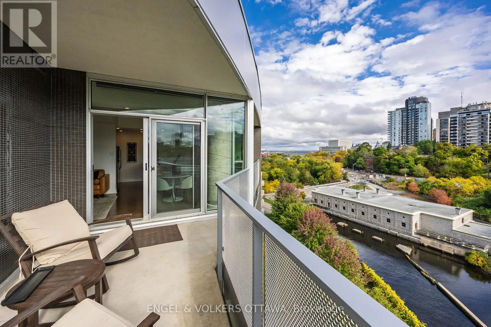 802 - 300C LETT STREET