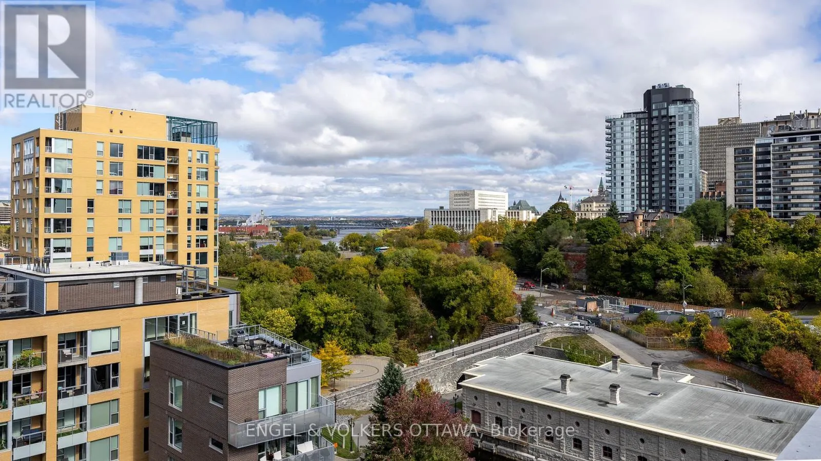 802 - 300C LETT STREET