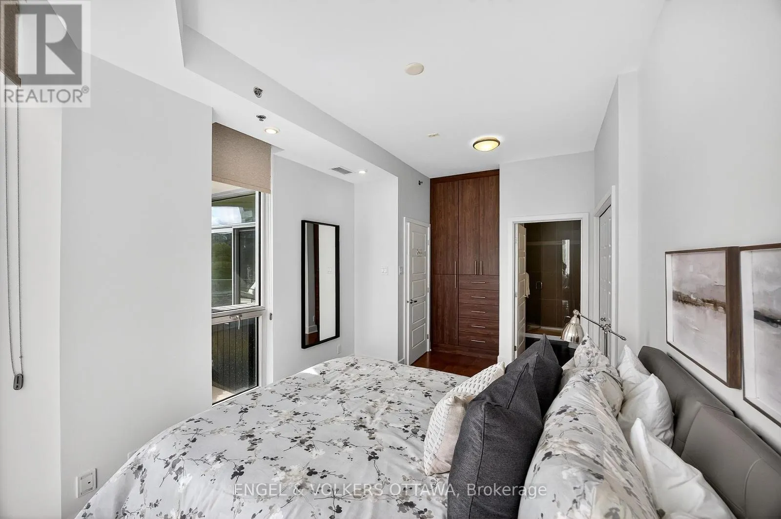 802 - 300C LETT STREET