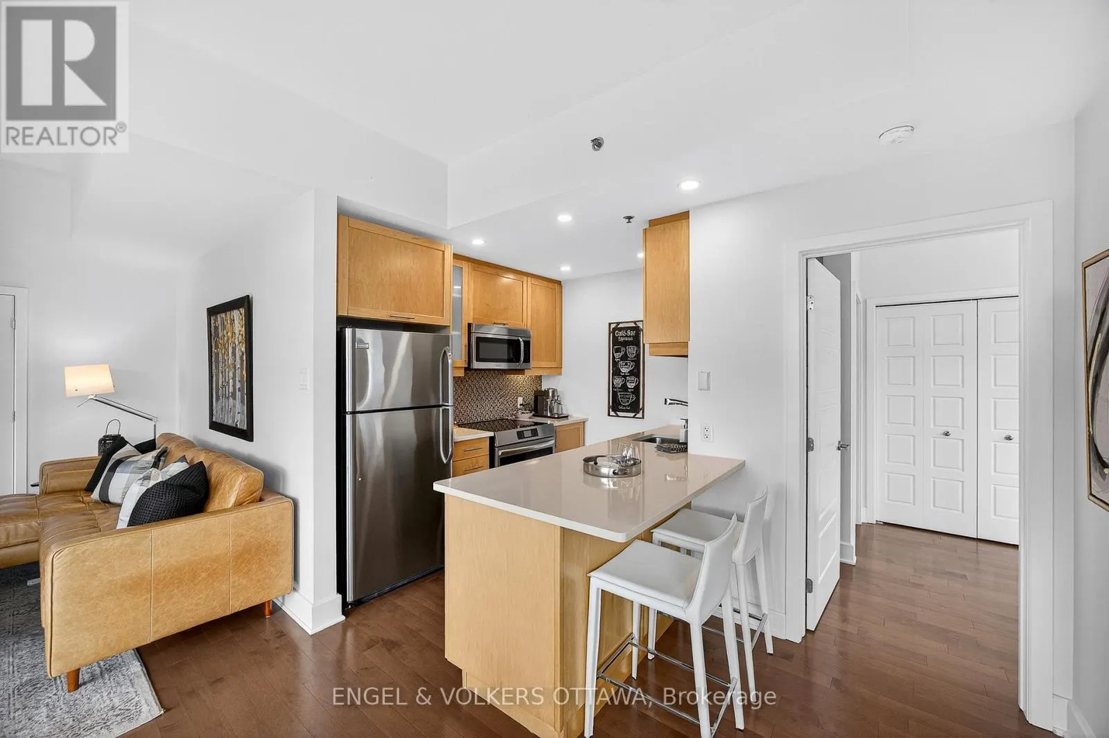 802 - 300C LETT STREET