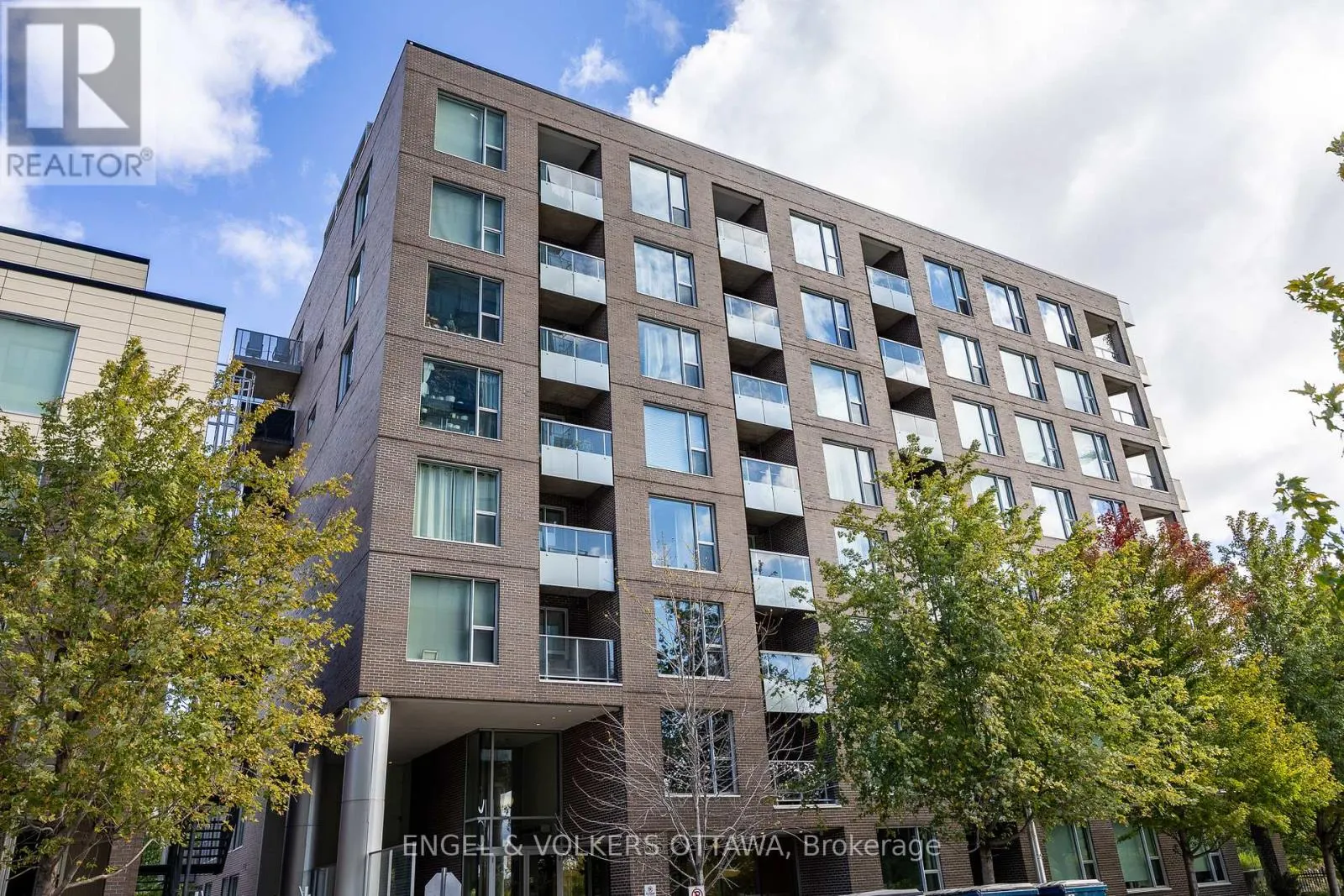 802 - 300C LETT STREET