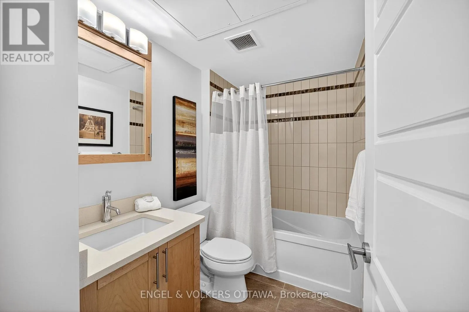 802 - 300C LETT STREET