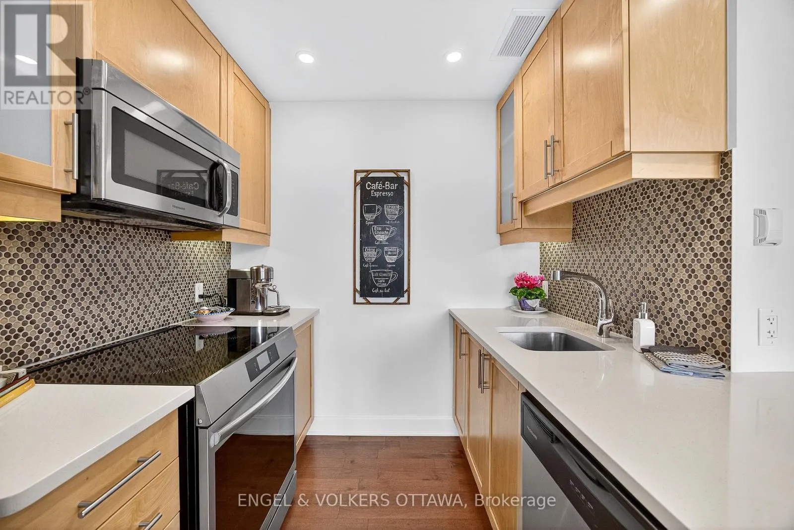 802 - 300C LETT STREET