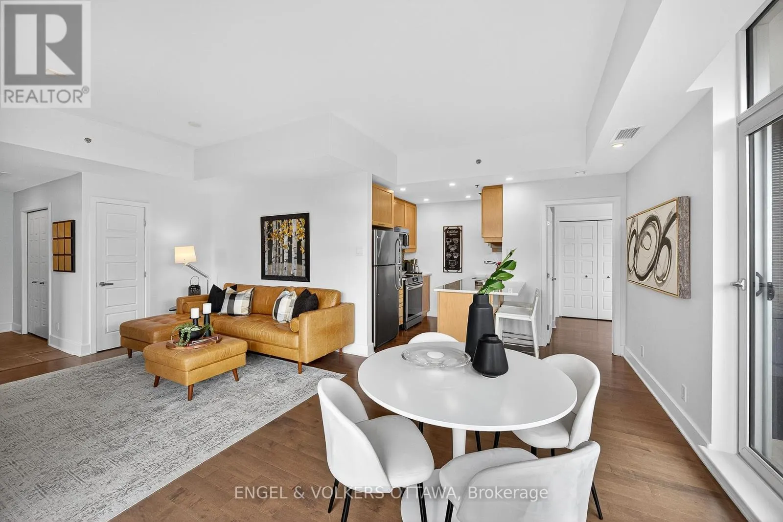 802 - 300C LETT STREET