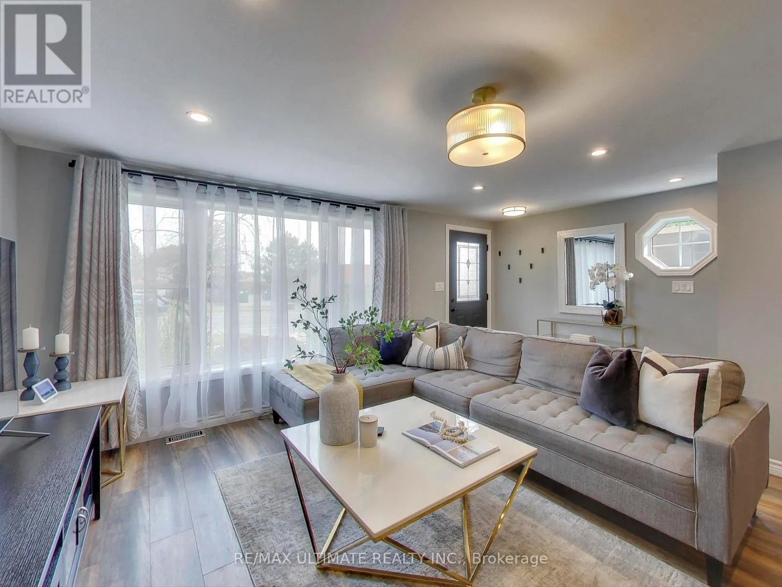 496 ELGIN STREET N