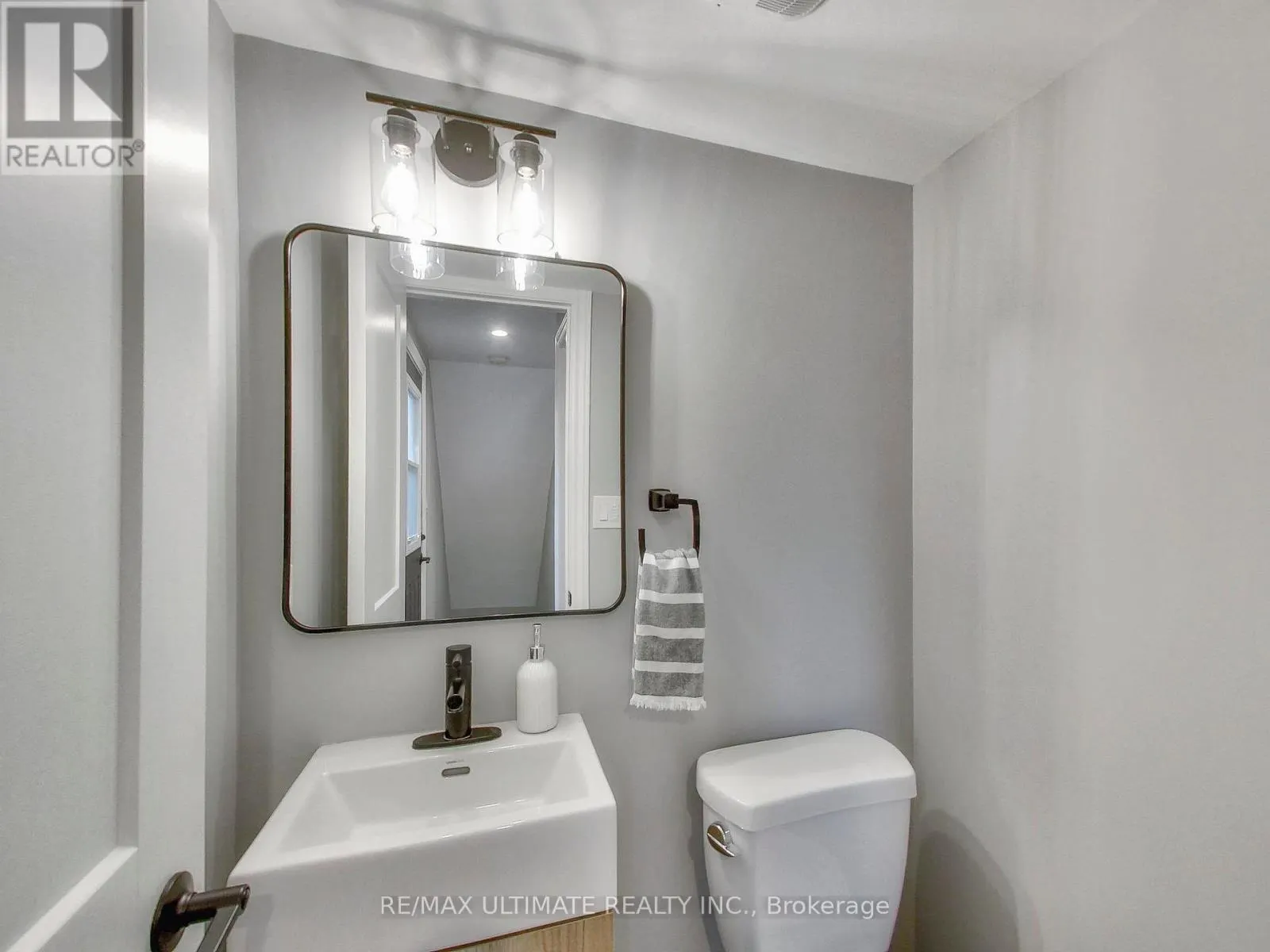 496 ELGIN STREET N