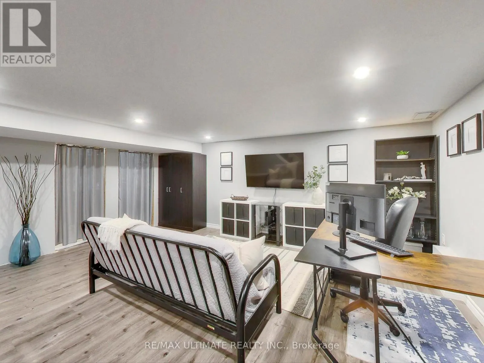 496 ELGIN STREET N