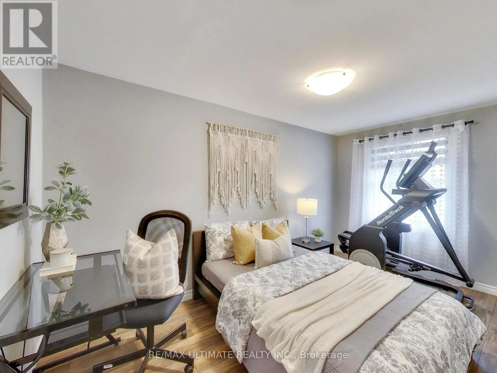 496 ELGIN STREET N