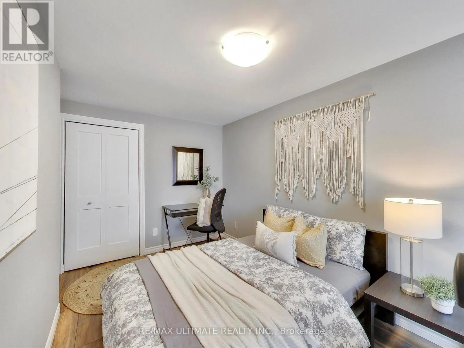 496 ELGIN STREET N