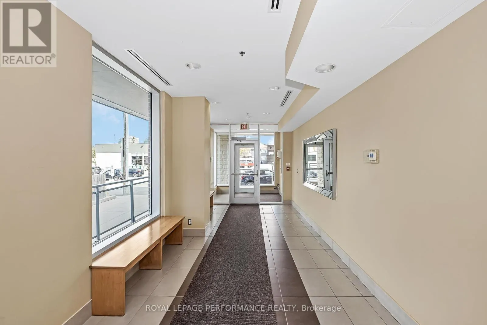402 - 1433 WELLINGTON STREET W
