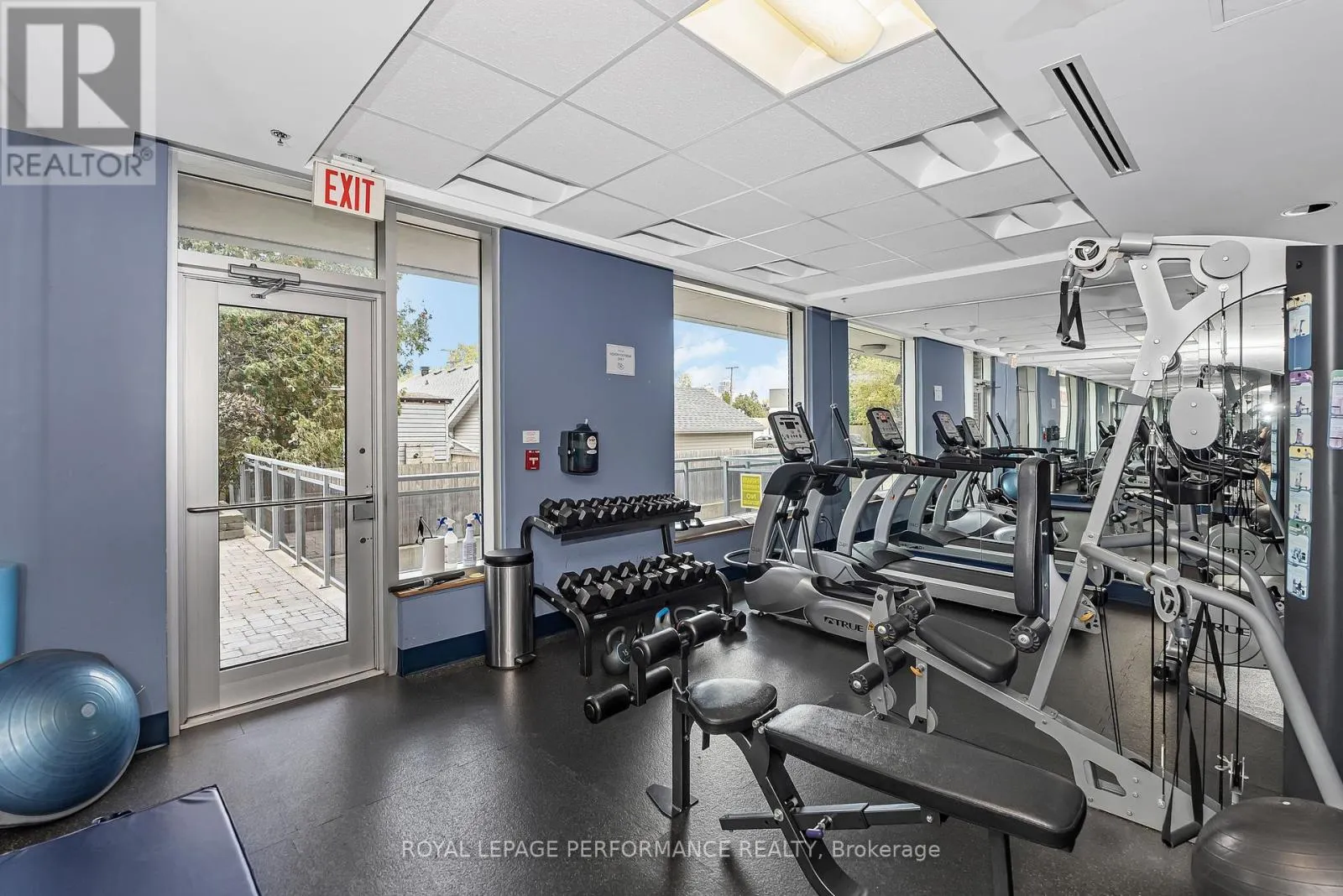 402 - 1433 WELLINGTON STREET W