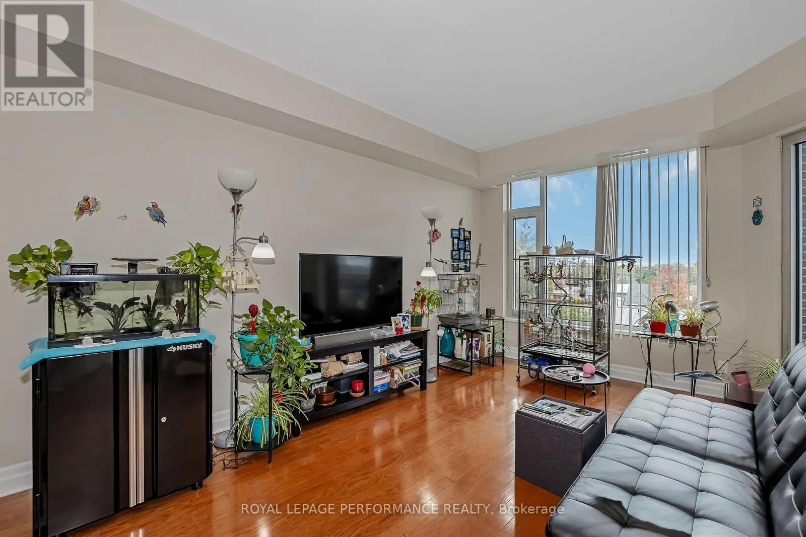 402 - 1433 WELLINGTON STREET W