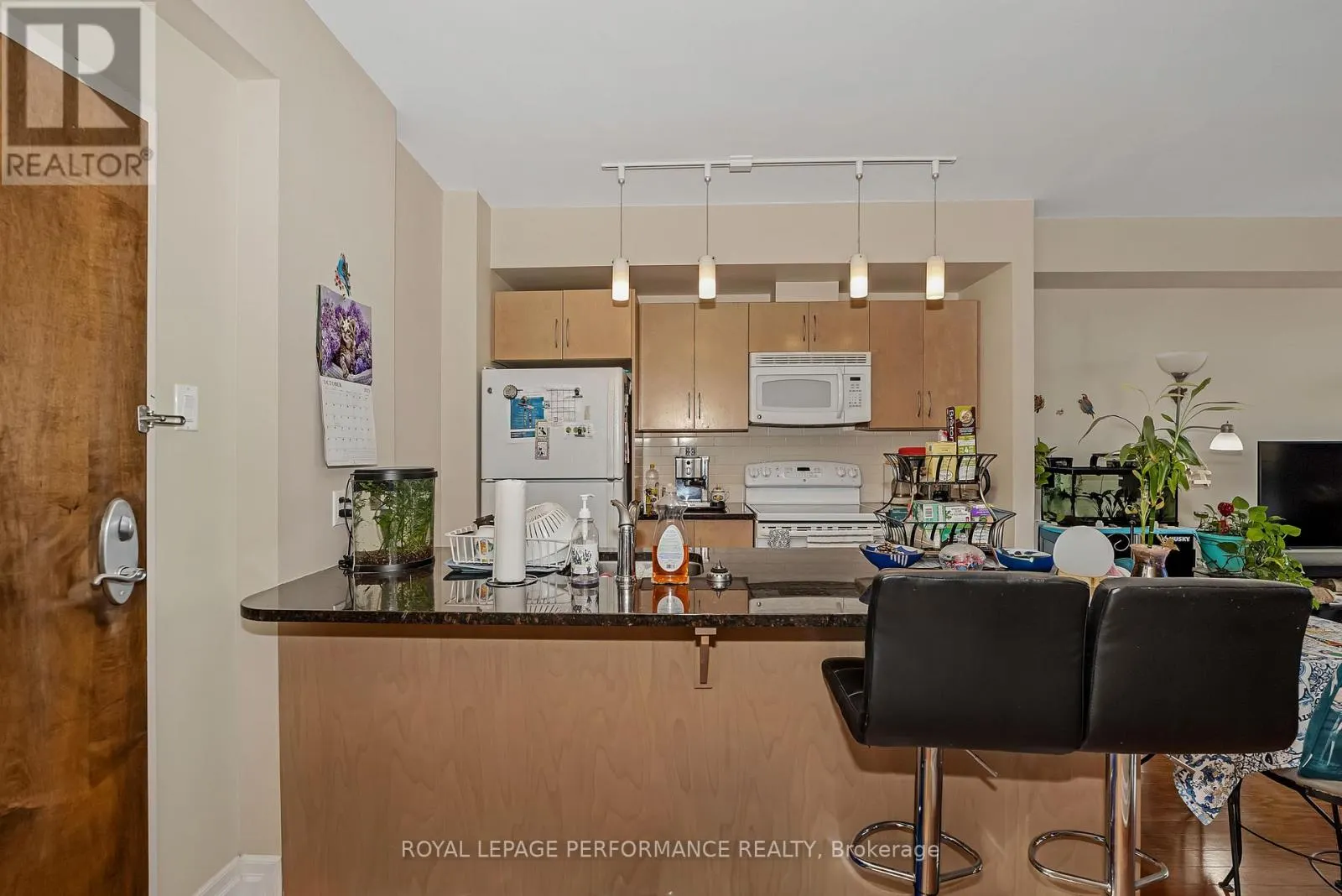 402 - 1433 WELLINGTON STREET W