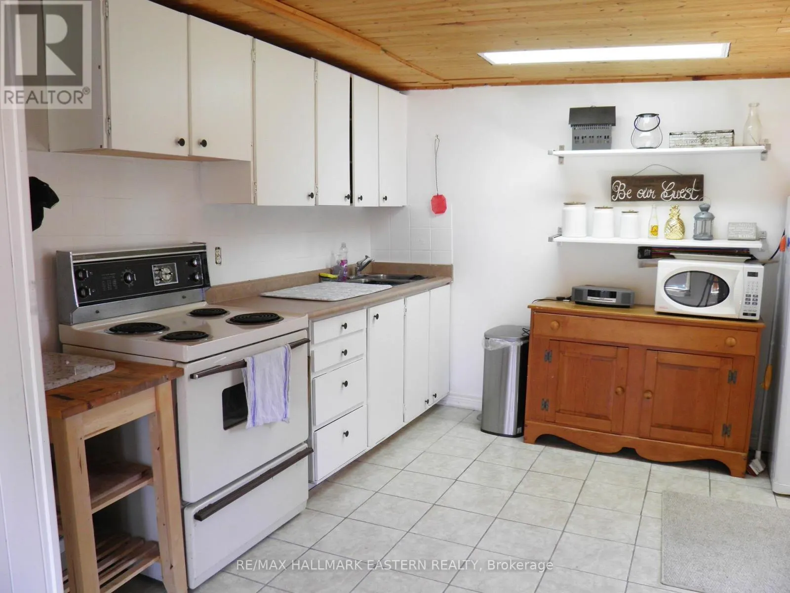 106 LAKEVIEW CRESCENT