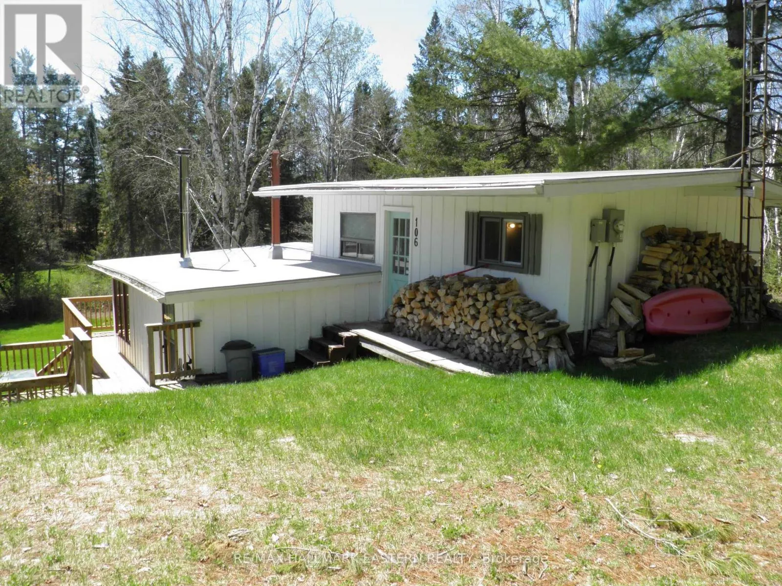 106 LAKEVIEW CRESCENT