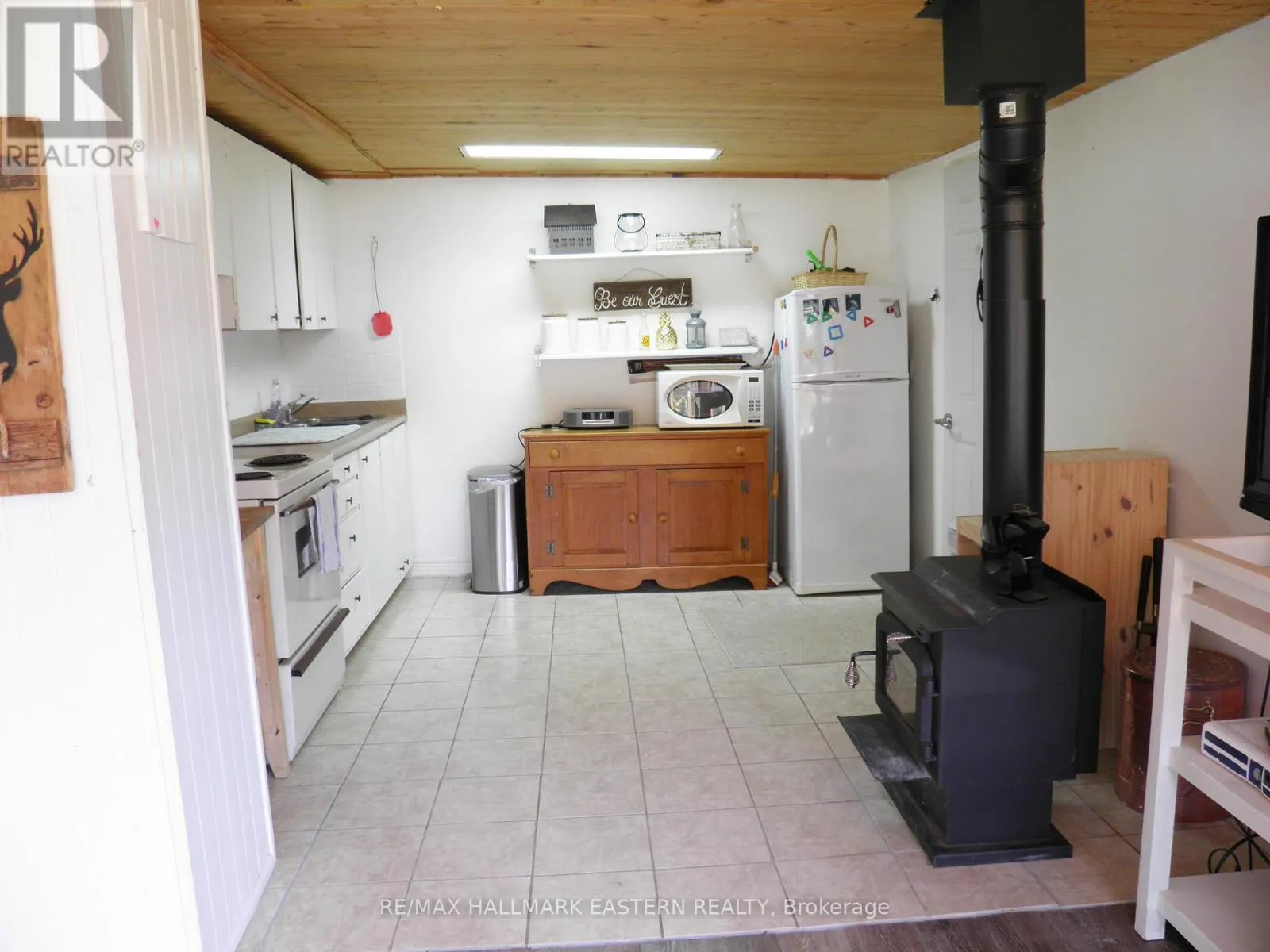106 LAKEVIEW CRESCENT