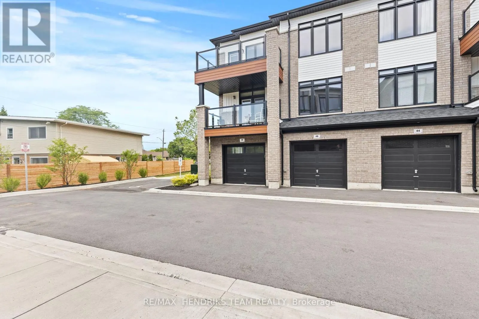 48 SIDNEY ROSE COMMON