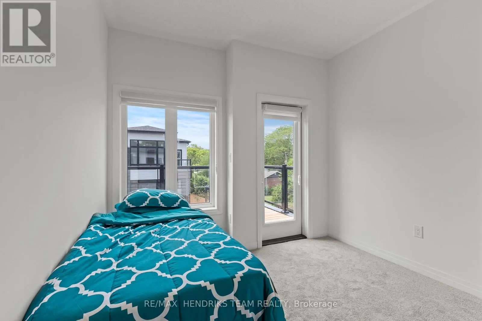 48 SIDNEY ROSE COMMON