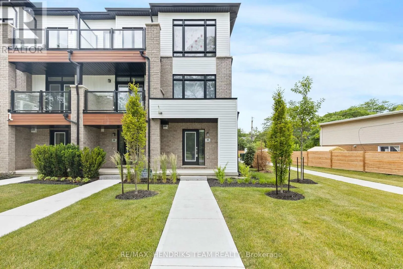 48 SIDNEY ROSE COMMON