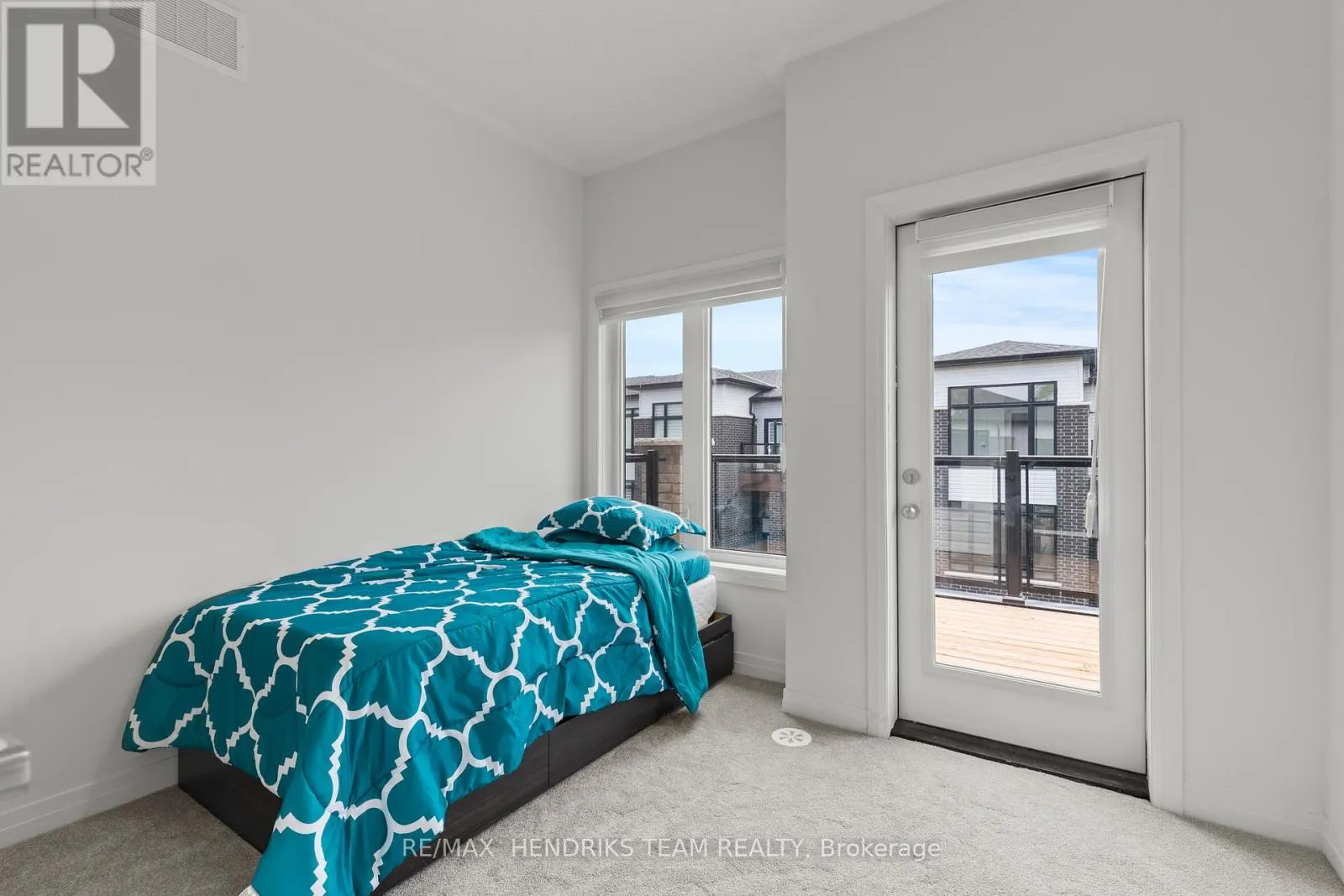 48 SIDNEY ROSE COMMON