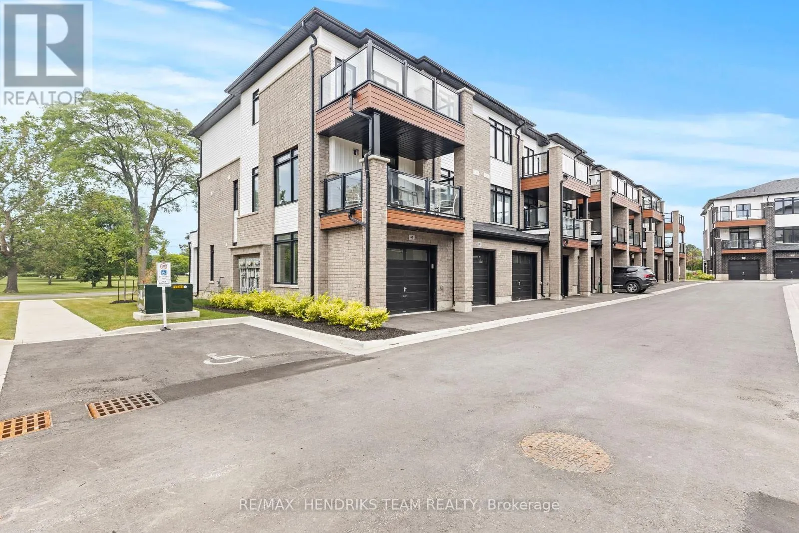 48 SIDNEY ROSE COMMON