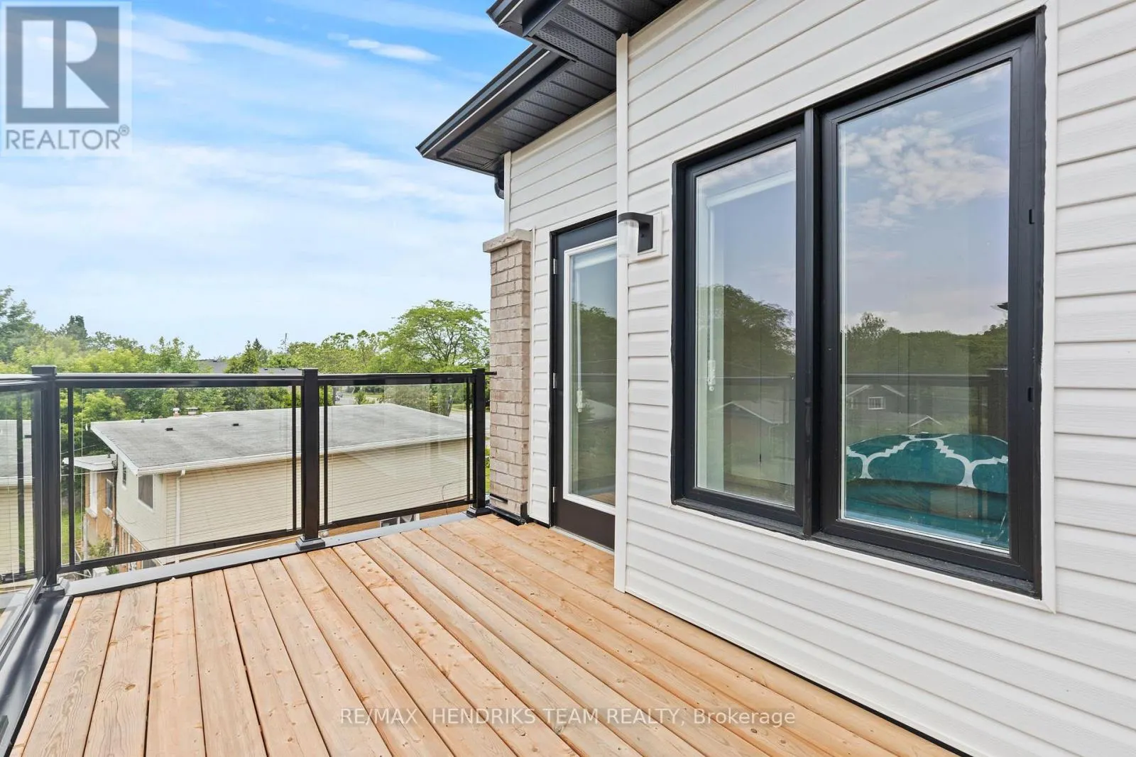 48 SIDNEY ROSE COMMON