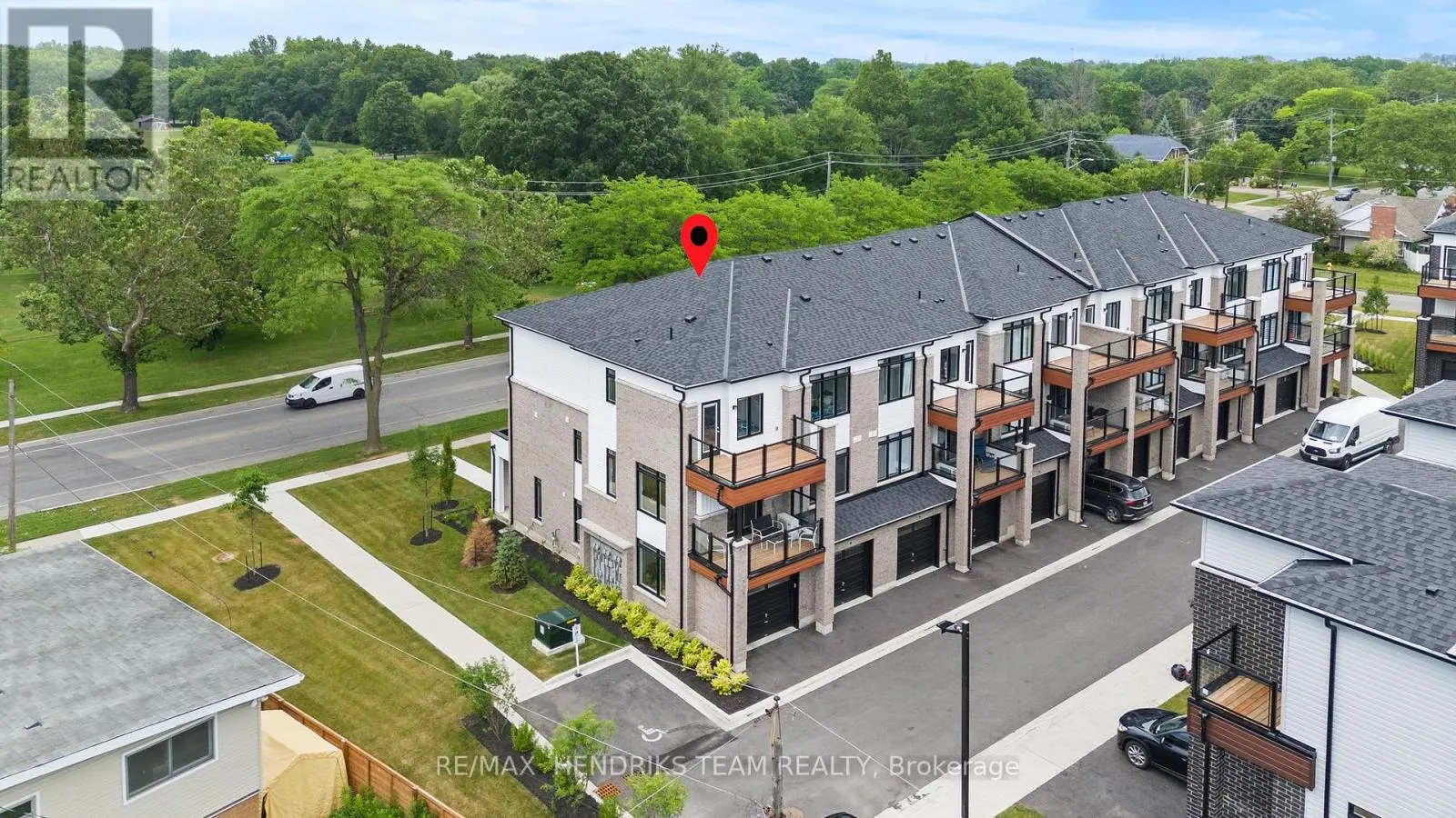 48 SIDNEY ROSE COMMON