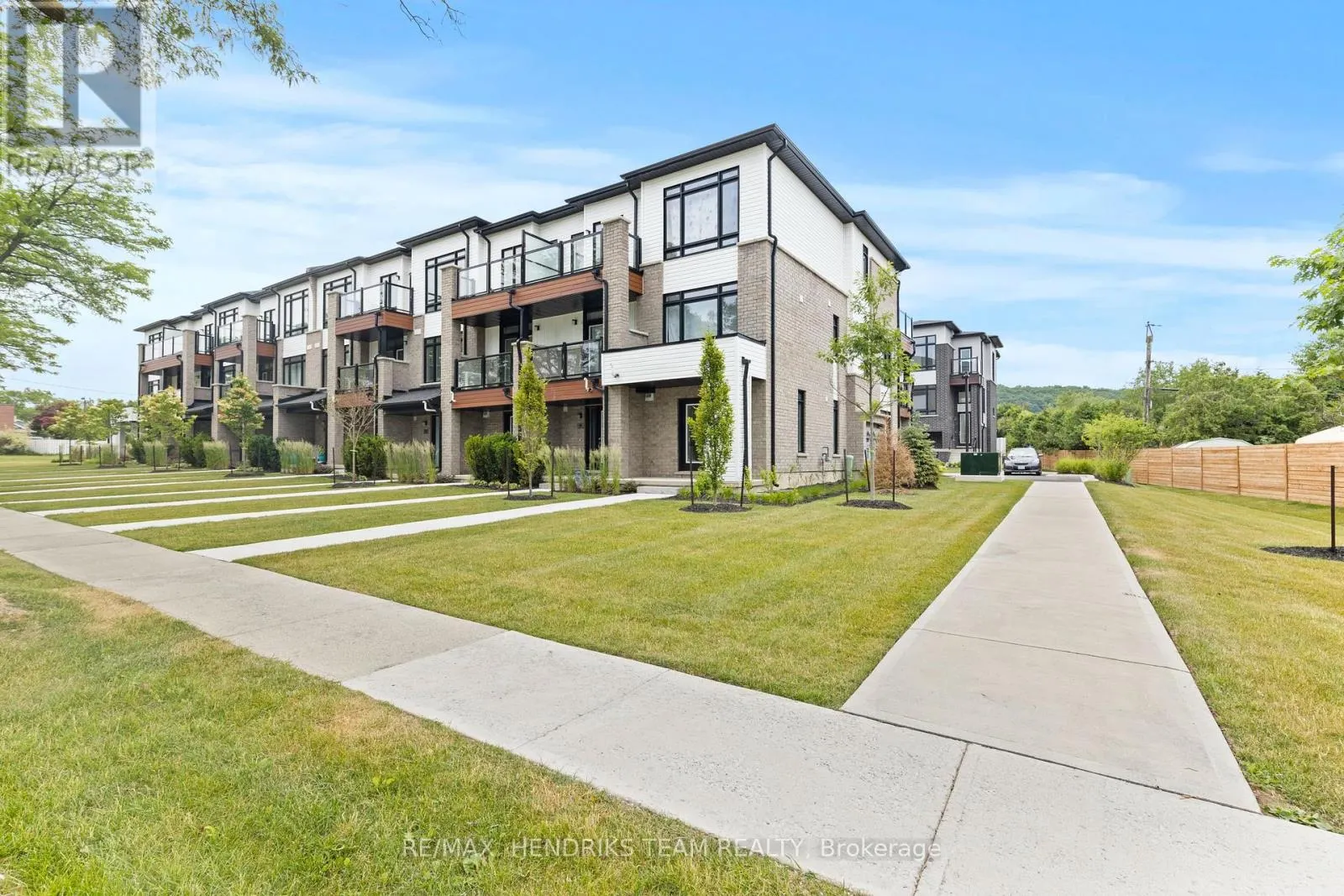48 SIDNEY ROSE COMMON