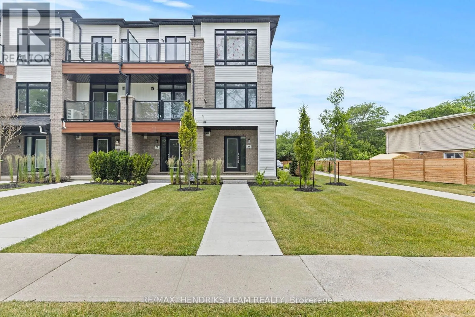 48 SIDNEY ROSE COMMON